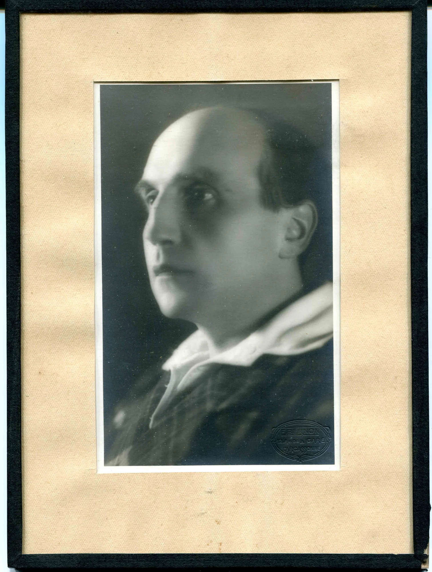 BOUSQUET (Joe). — Portrait photographique de Bousquet en buste de trois quarts. (Réf. 20806)