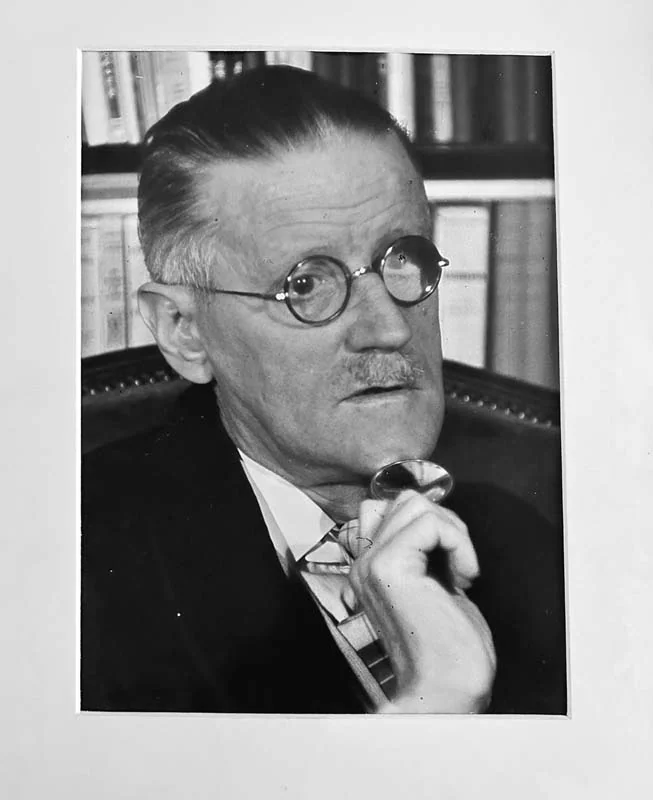 JOYCE, James. FREUND, Gisèle. — Portrait photographique original. 1938. (Réf. 21650)
