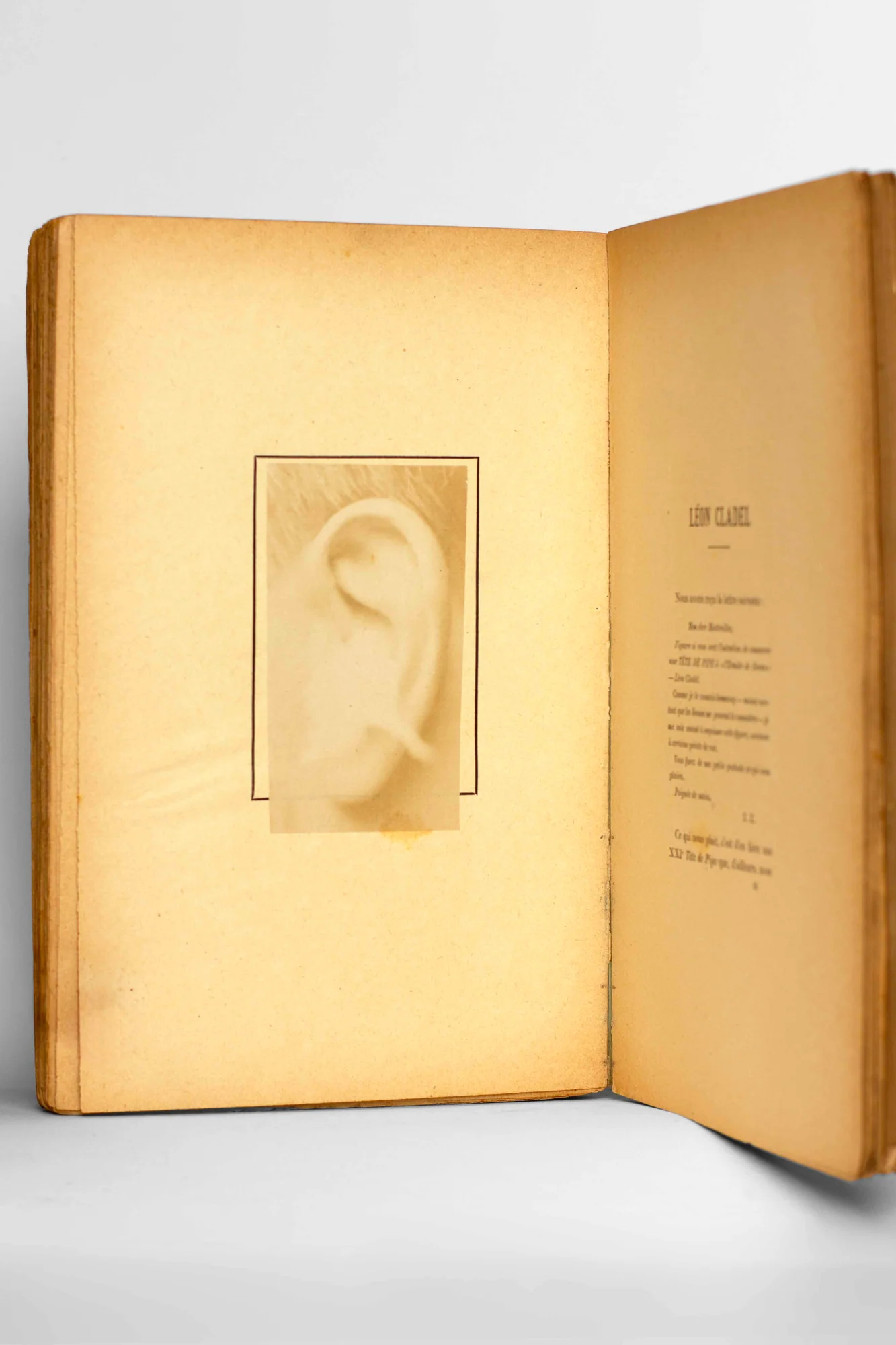 COHL (Émile). MOSTRAILLES (L.-G.) (pseudonyme de Trézenik (Léo) et RALL (Georges). — Têtes de Pipes. Avec21 photographies par Émile Cohl. (Réf. 21717)