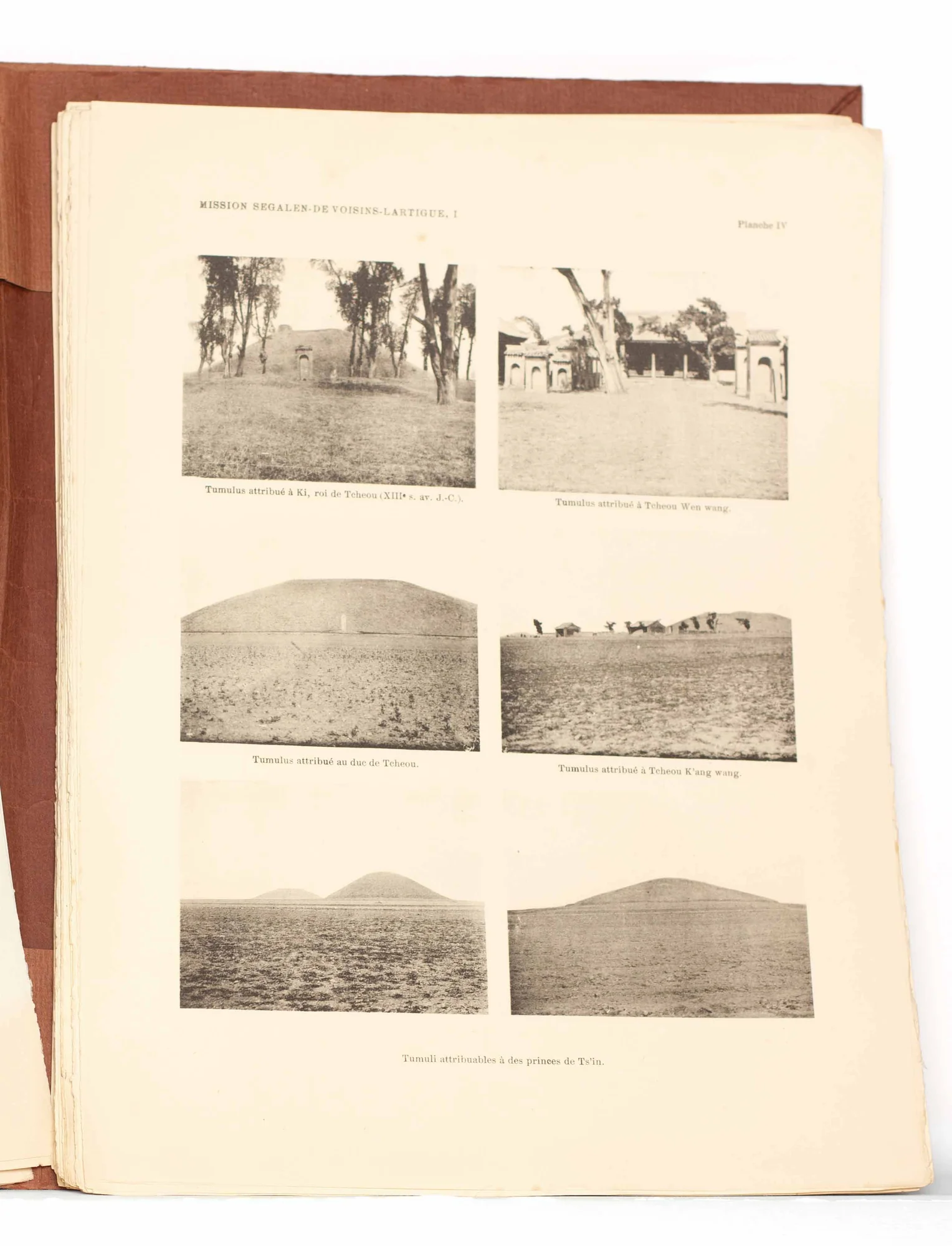 SEGALEN (Victor). GILBERT DE VOISINS (Augusto). LARTIGUE (Jean). — Mission archéologique en Chine (1914 et 1917). Atlas. Tome I. Planches I à LXVIII. La Sculpture et les monuments funéraires (Provinces du Chan-si et du Sseu-tch'ouan). Tome II. Planches LX