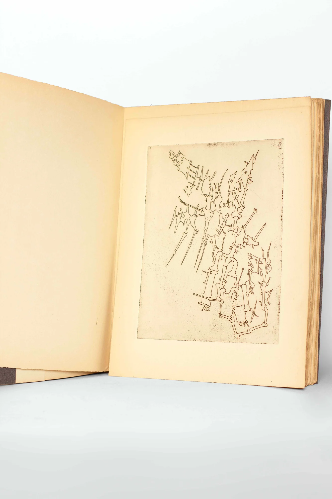 TANGUY (Yves). PERET (Benjamin). — Feu central. Avec des illustrations de Yves TANGUY. (Réf. 22535)