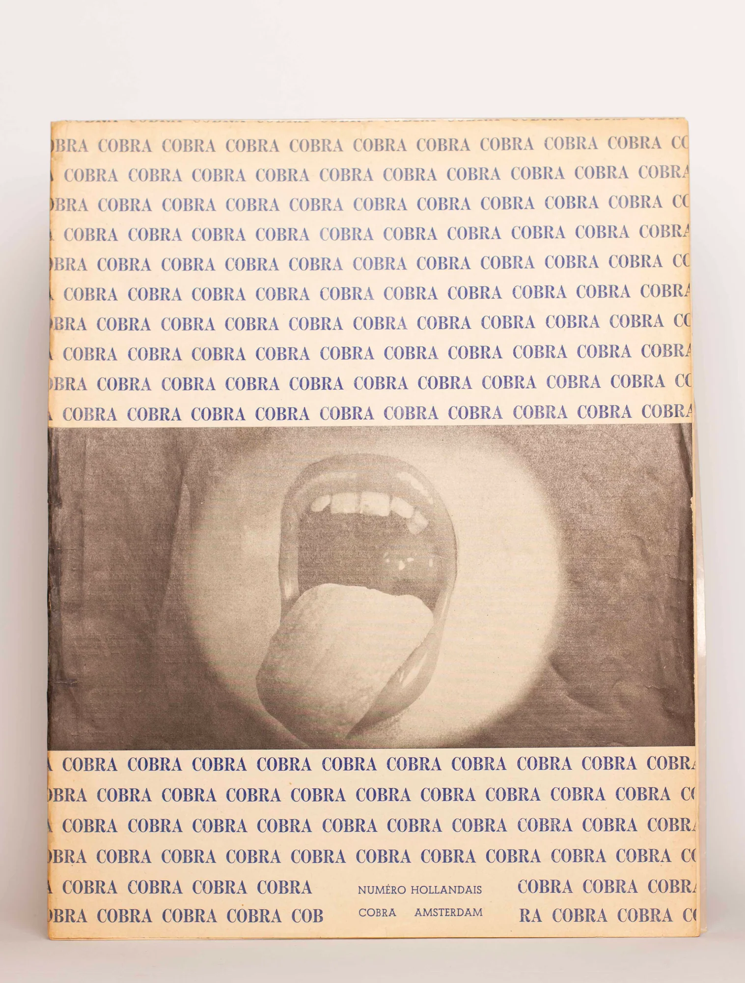 REVUE. COBRA — COBRA. Organe du front international des artistes expérimentaux d'avant-garde. Puis Revue internationale de l'art expérimental. Directeur : Christian Dotremont. 1949-1951. (Réf. 23425)