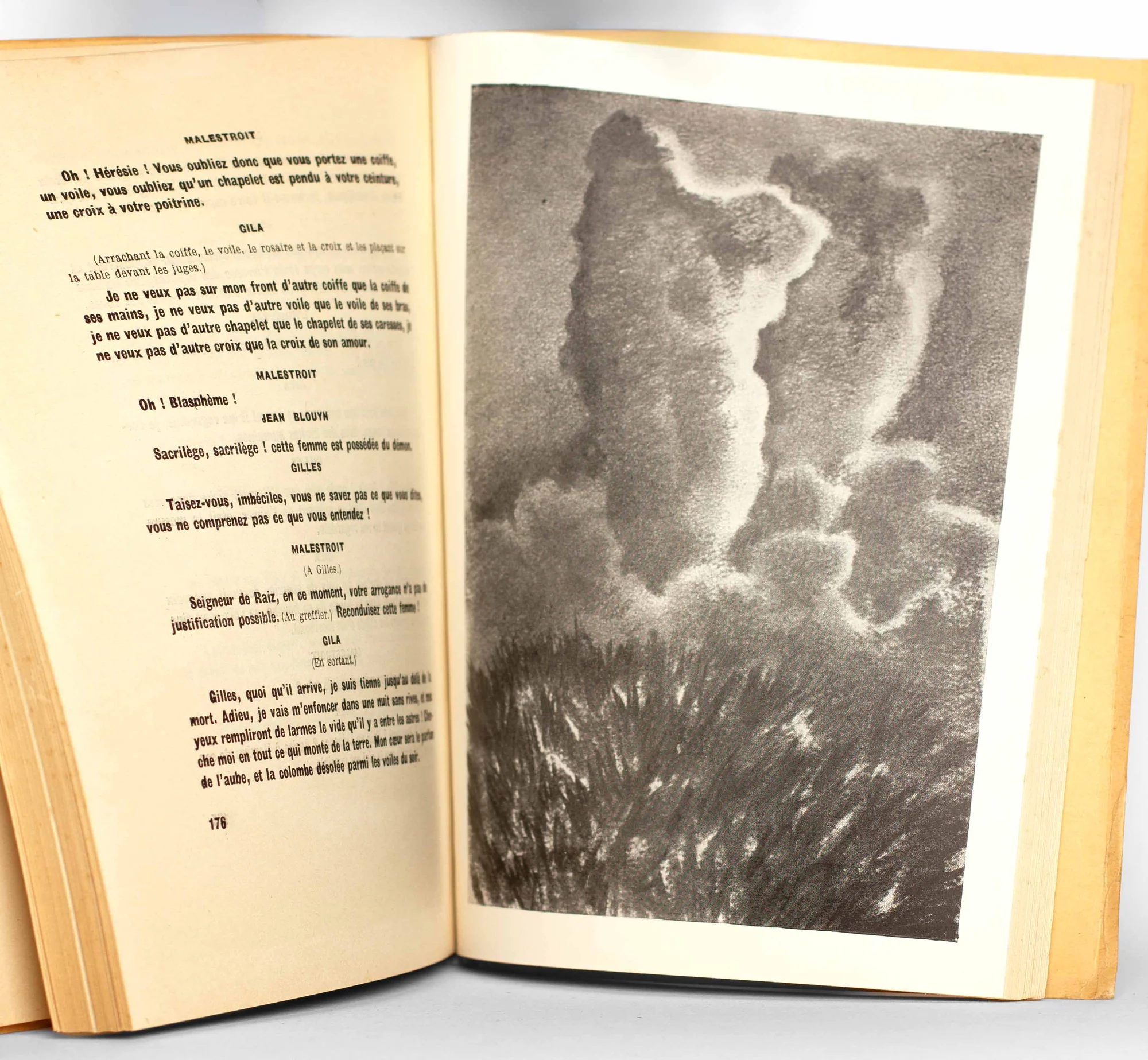 HUIDOBRO (Vincent). — Gilles de Raiz. Pièce en quatre actes et un épilogue. (Réf. 23900)
