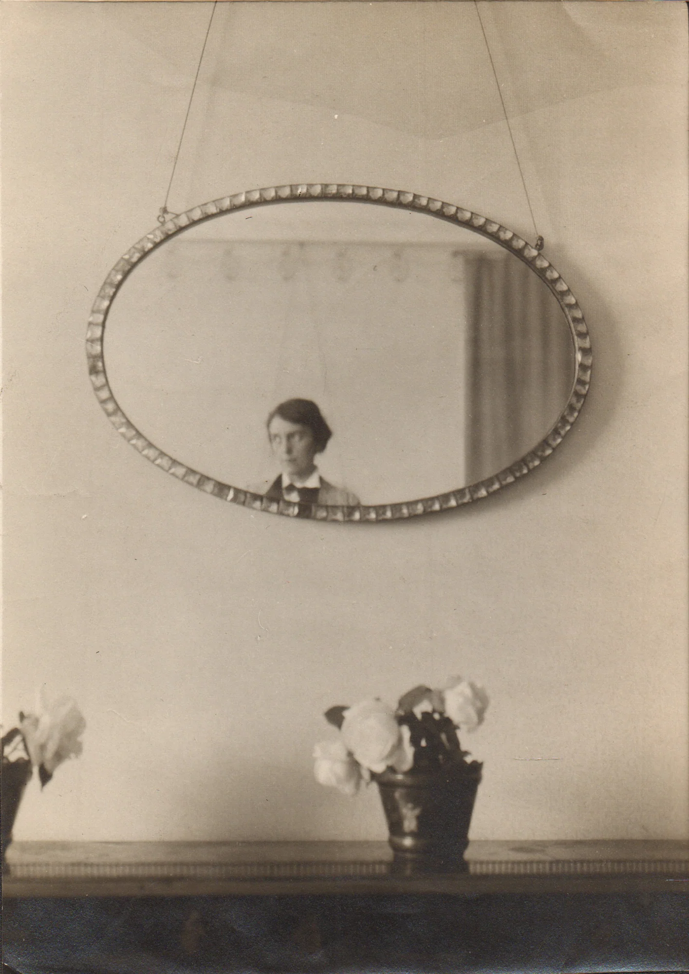 BROOKS (Romaine). — Autoportrait photographique au miroir. (Réf. 24764)