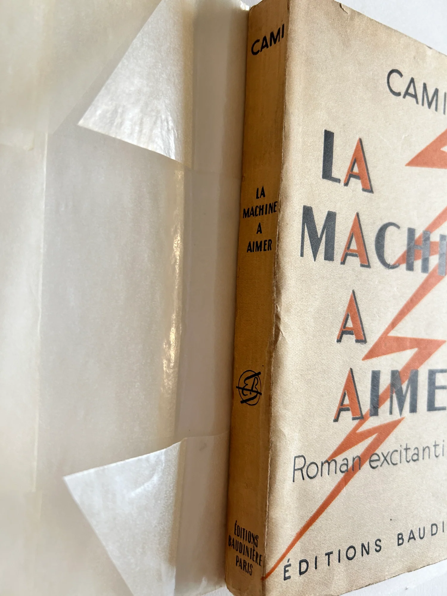 CAMI. — La machine à aimer. Roman excitantialiste. (Réf. 25410)