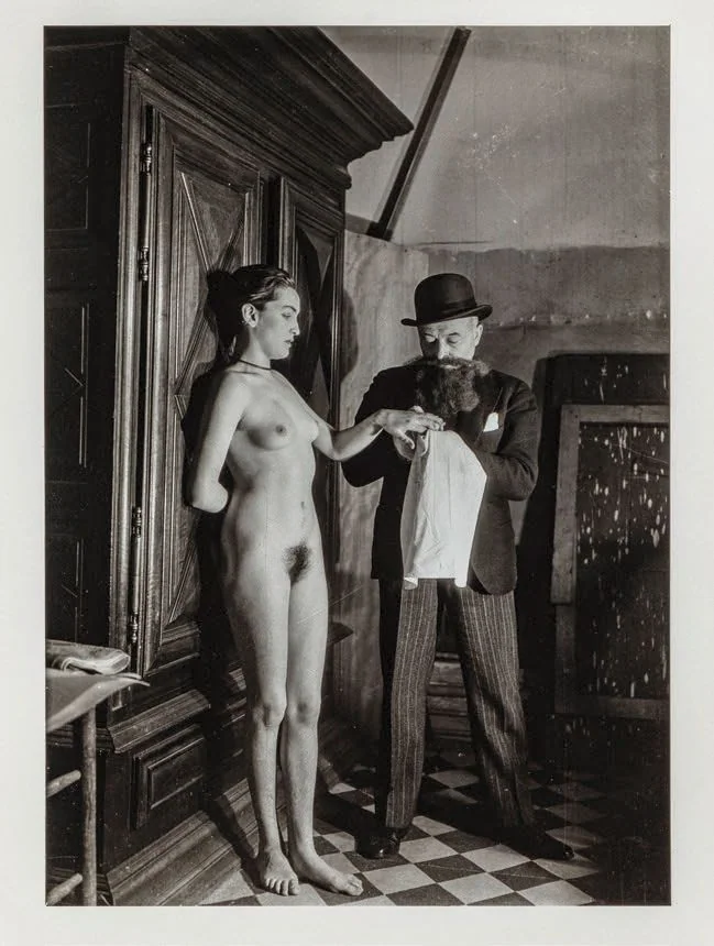MAN RAY. — Meret Oppenheim et Louis Marcoussis, 1933. (Réf. 25640)