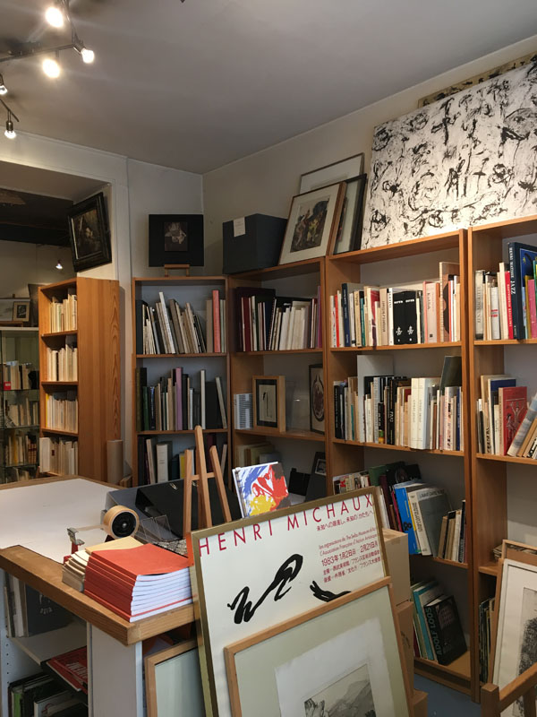 Intérieur de la librairie - vue 2